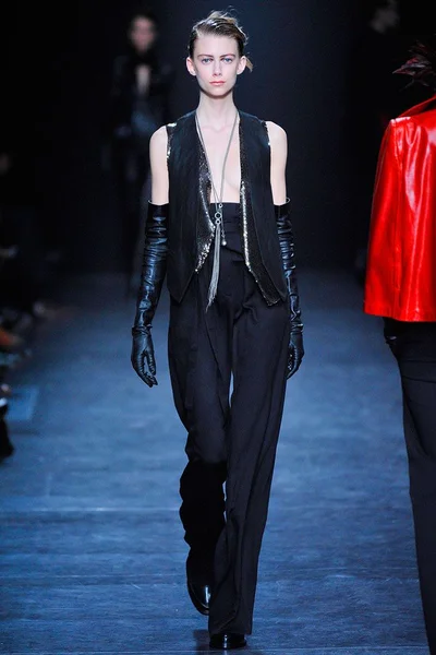 Look 25
